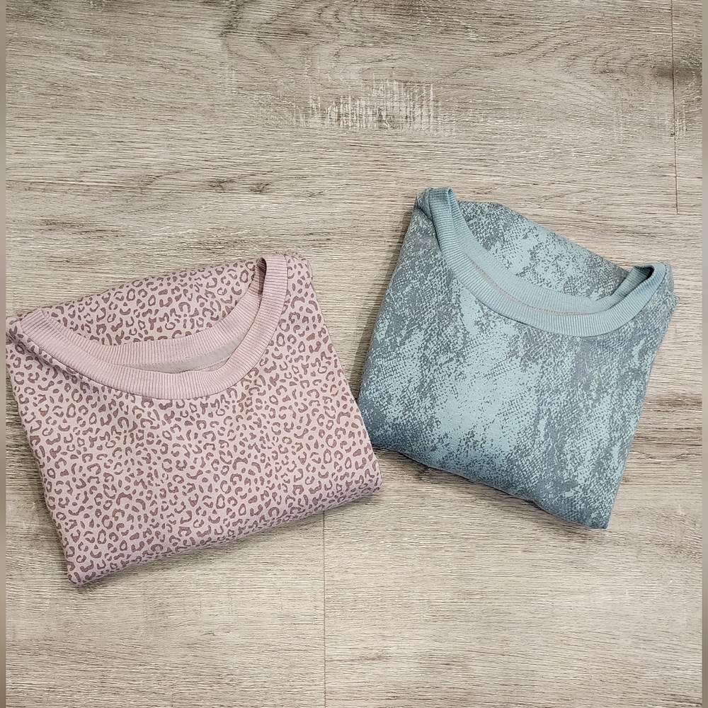 2/Mondetta Sweaters